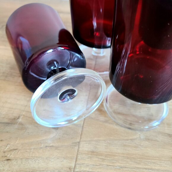 Set of 4 large ruby red glass goblets. France. - Picture 4 of 5
